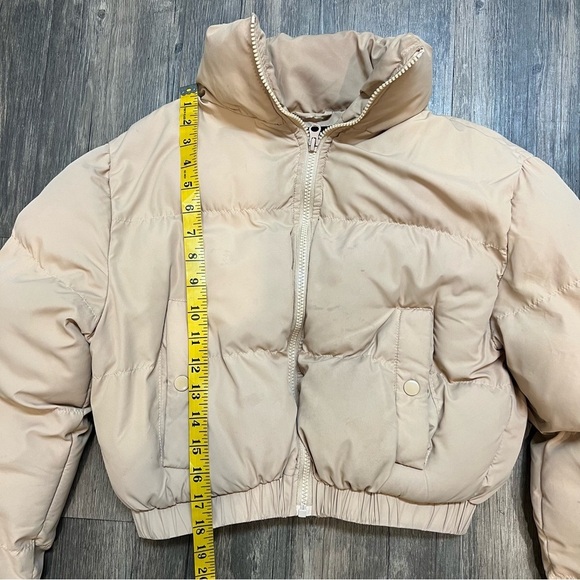 Fashion Nova Beige Tan Cropped Puffer Drop Shoulder Front Zip Jacket Size S - Picture 10 of 11